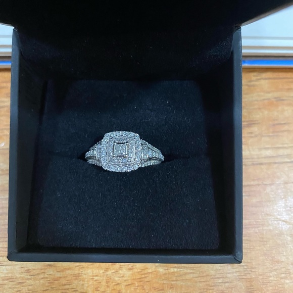 1 CT T.W. Princess Cut Double Frame Engagement Ring - Picture 3 of 4